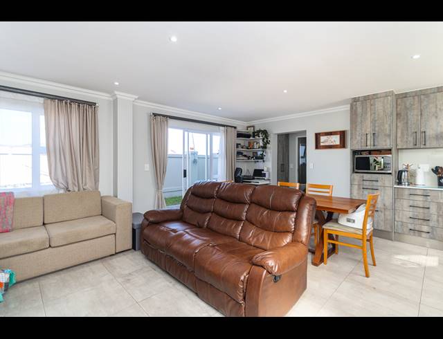 1 BEDROOM APARTMENT SOLD IN SUNNINGDALE
